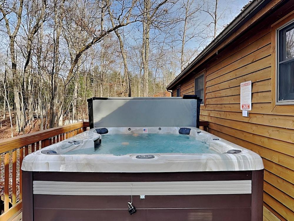 Carefree Cove by Taylor Made Deep Creek