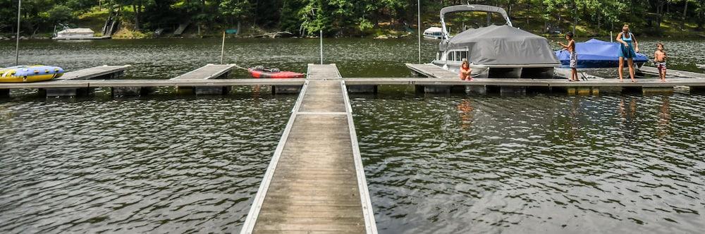 Carefree Cove by Taylor Made Deep Creek