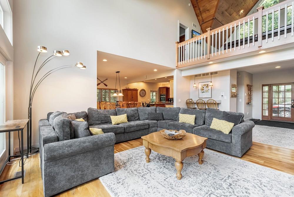 Friday's Escape by Taylor Made Deep Creek