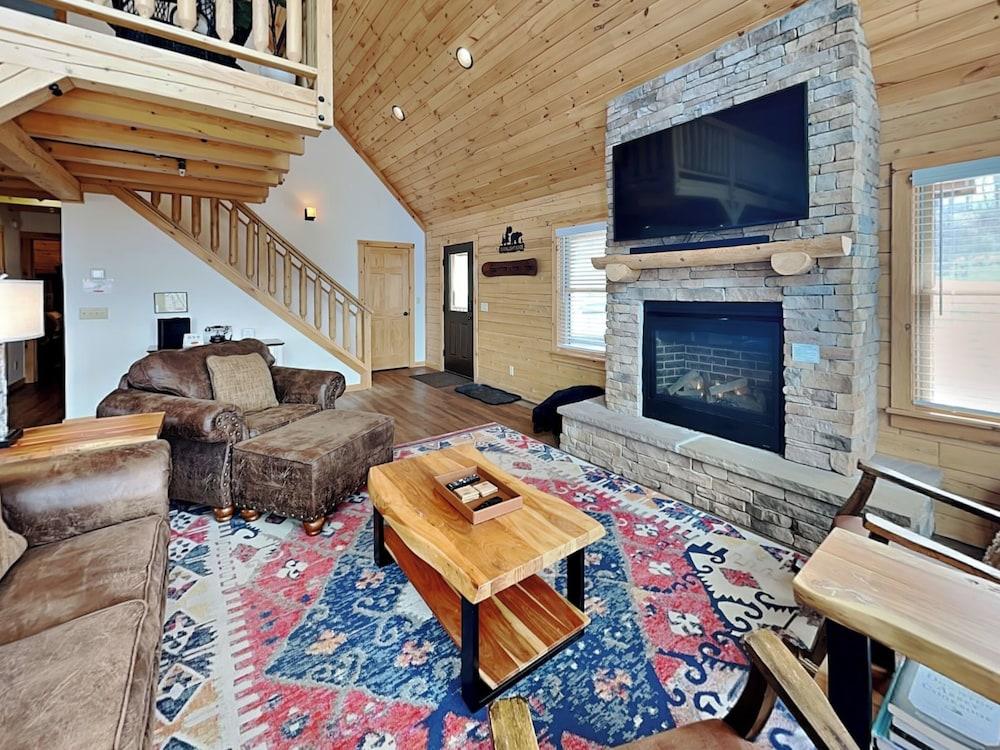 Moonlight Ridge by Taylor Made Deep Creek