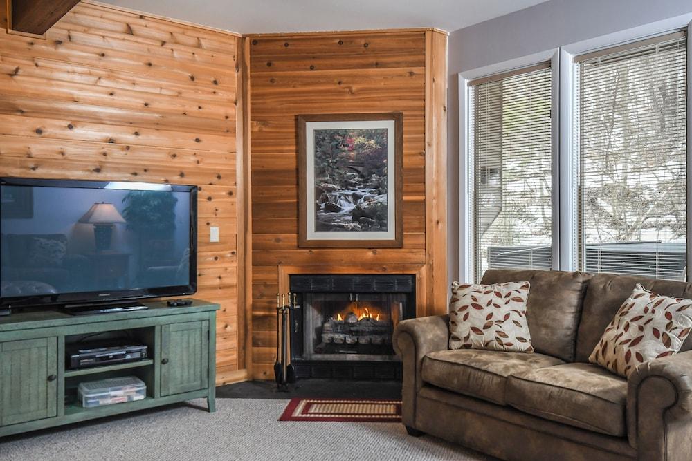 Pivots & Divots by Taylor Made Deep Creek