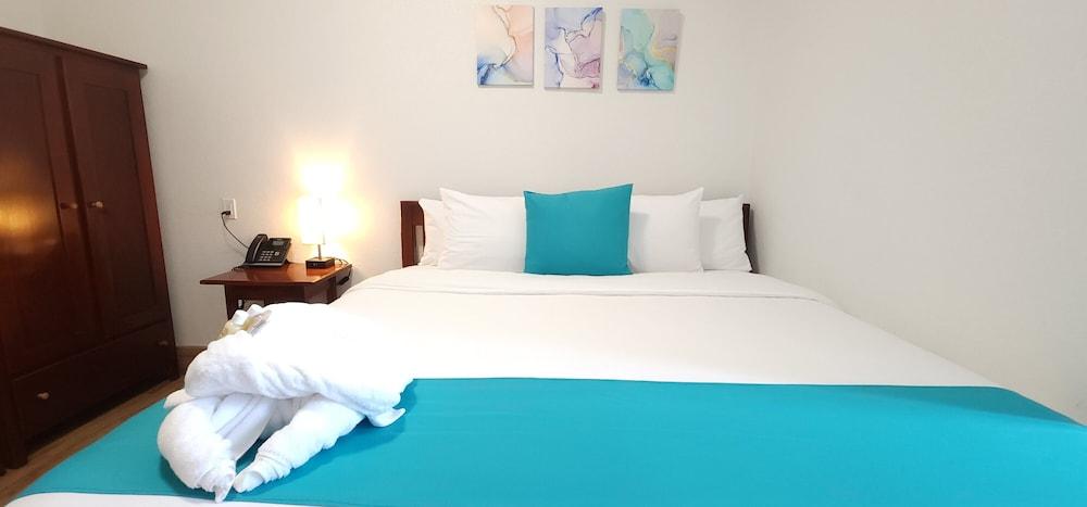 Voyager Sun & Reef Hotel