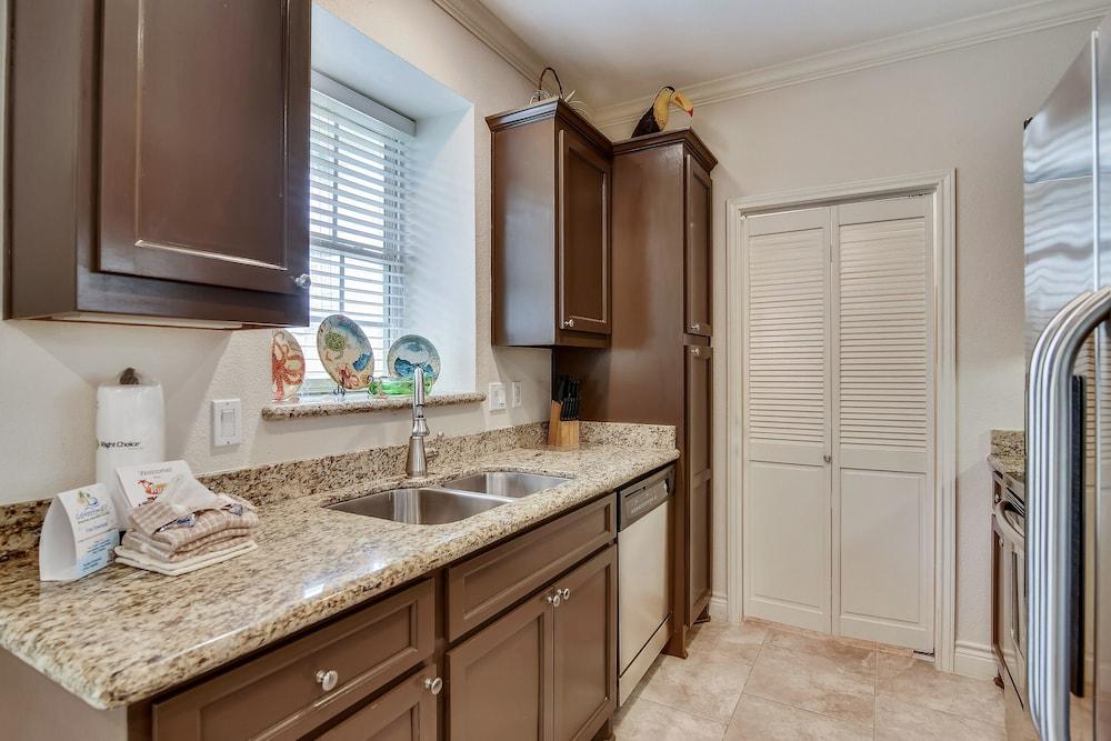 Dawn 722 - Poolside Paradise