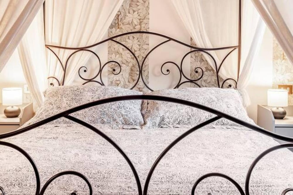 Design Villa With Parking, Navigli Area, Milan