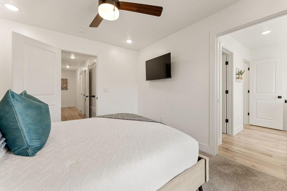 The Hub #95 by RedAwning