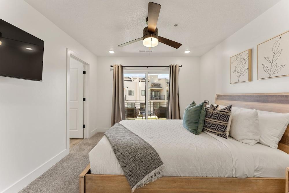 The Hub #95 by RedAwning