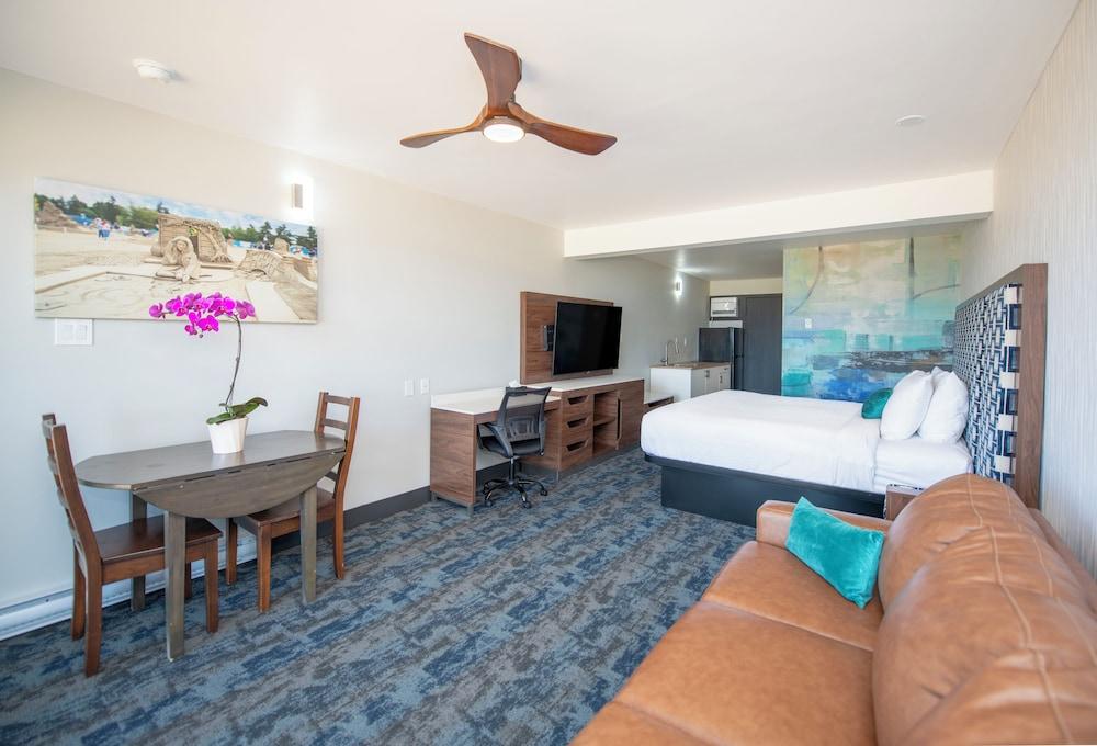 Sea Edge Beachside Hotel