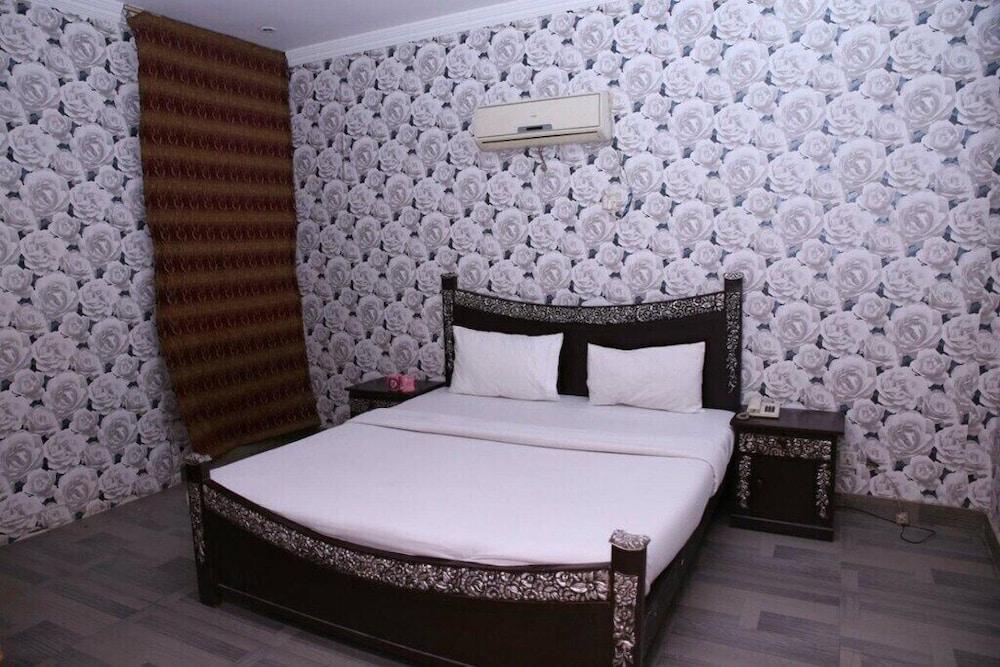 Safari Hotel Mall Road