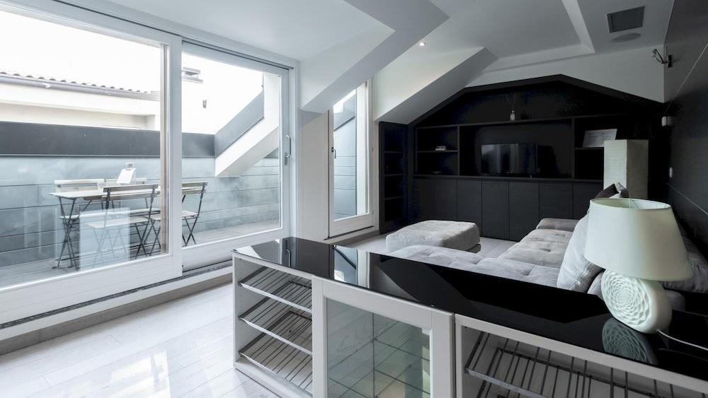 Italianway - Corso Venezia 7 - Traviata