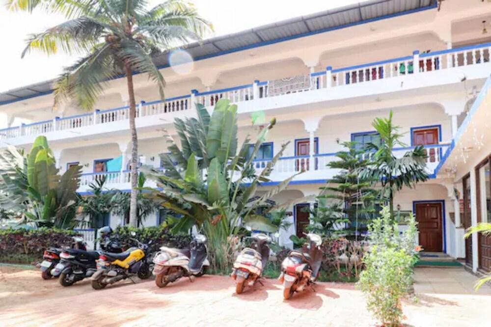 Goroomgo Laximi Guest House Goa