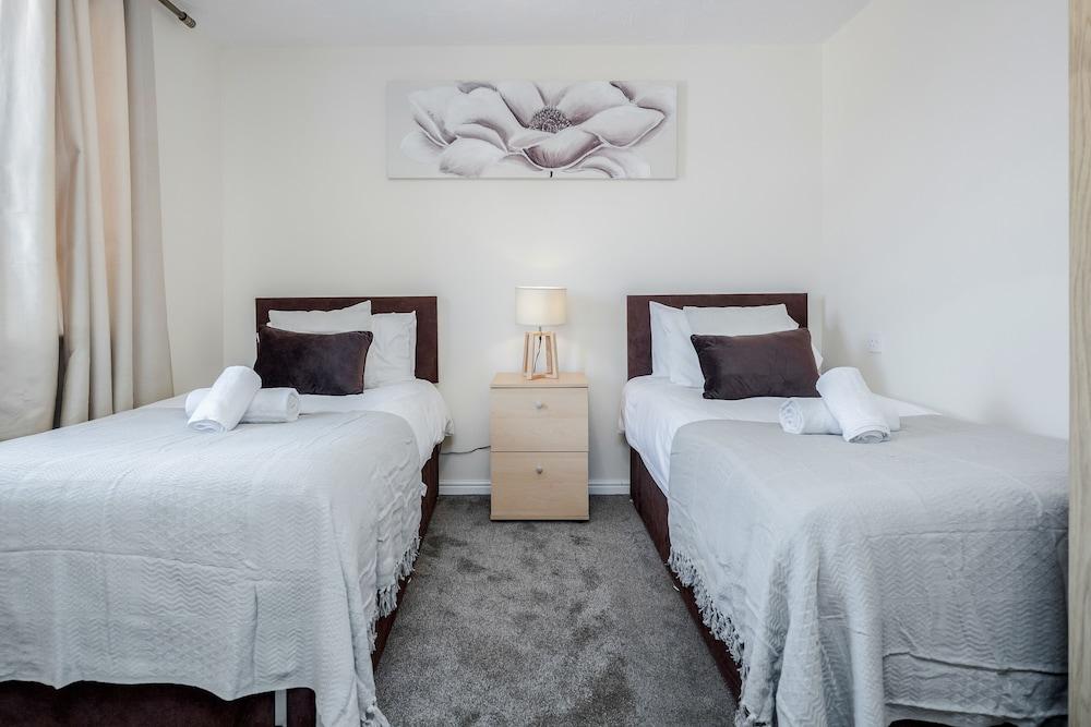 Captivating 3-bed Apartment in Grays