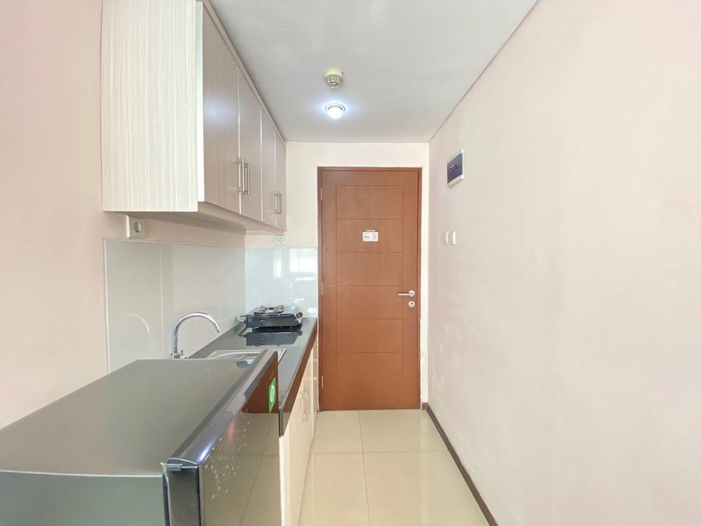 Simply Bright Studio Room at Gateway Pasteur Apartment