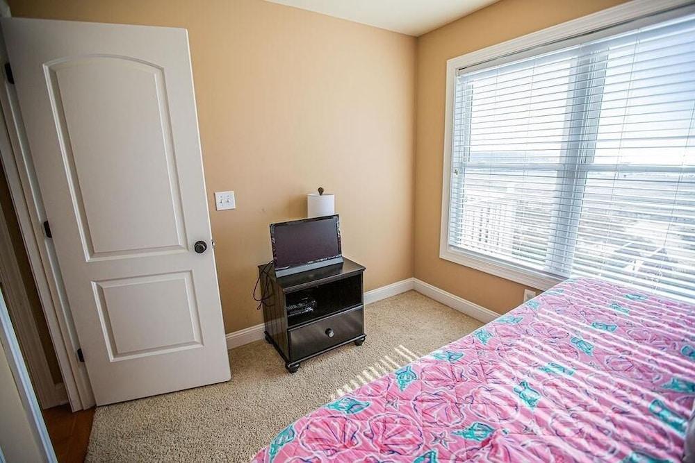 Brice Is Right 4 Bedroom Home by RedAwning