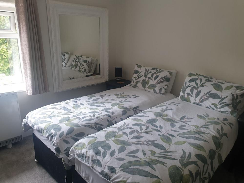 Cottage Hurst Green Sleeps 4, Views