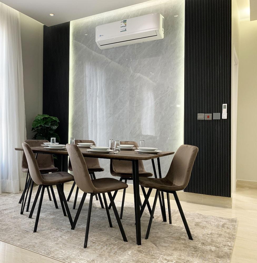 EWa Almughrzat District