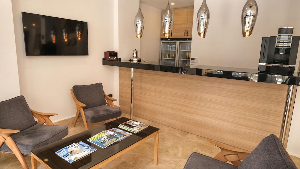 Alesta Seaside Residence