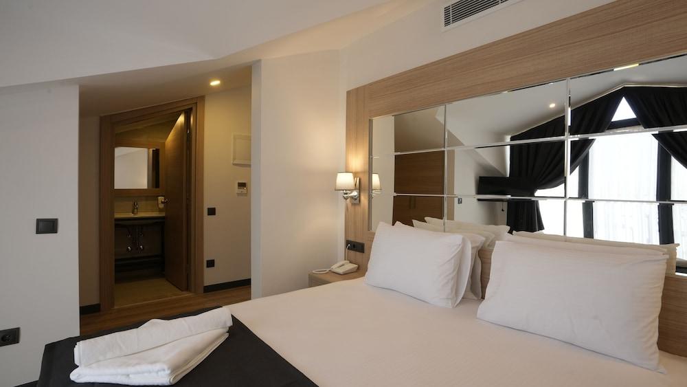 Alesta Seaside Residence