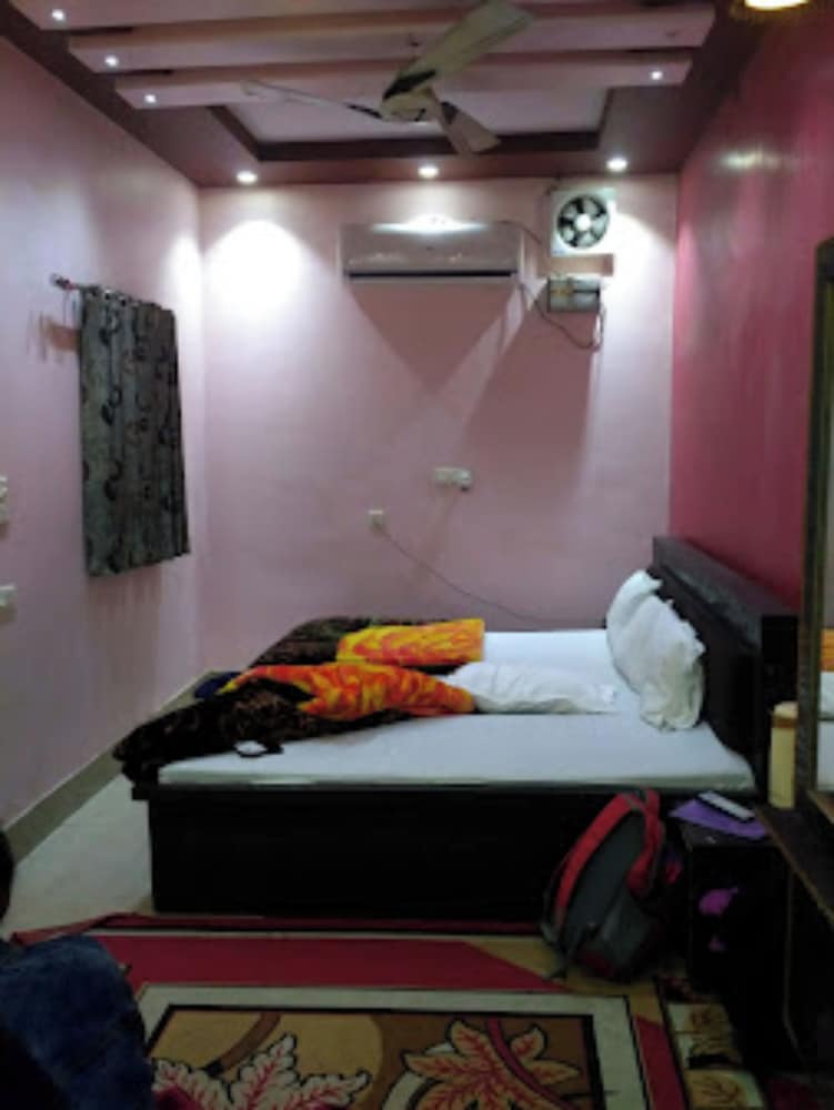 Goroomgo Brij Raj Guest House Mathura