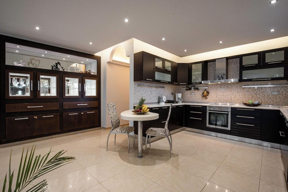 Maia Luxury Pool Villa