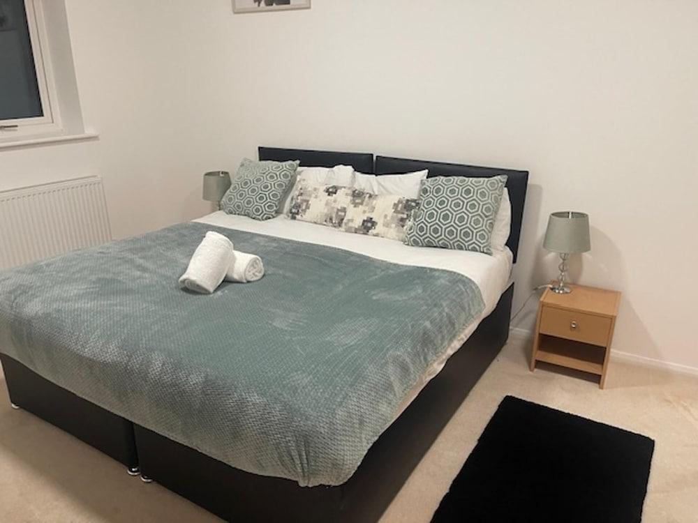 2BR Apt-sleeps 5-accessible-central Dartford