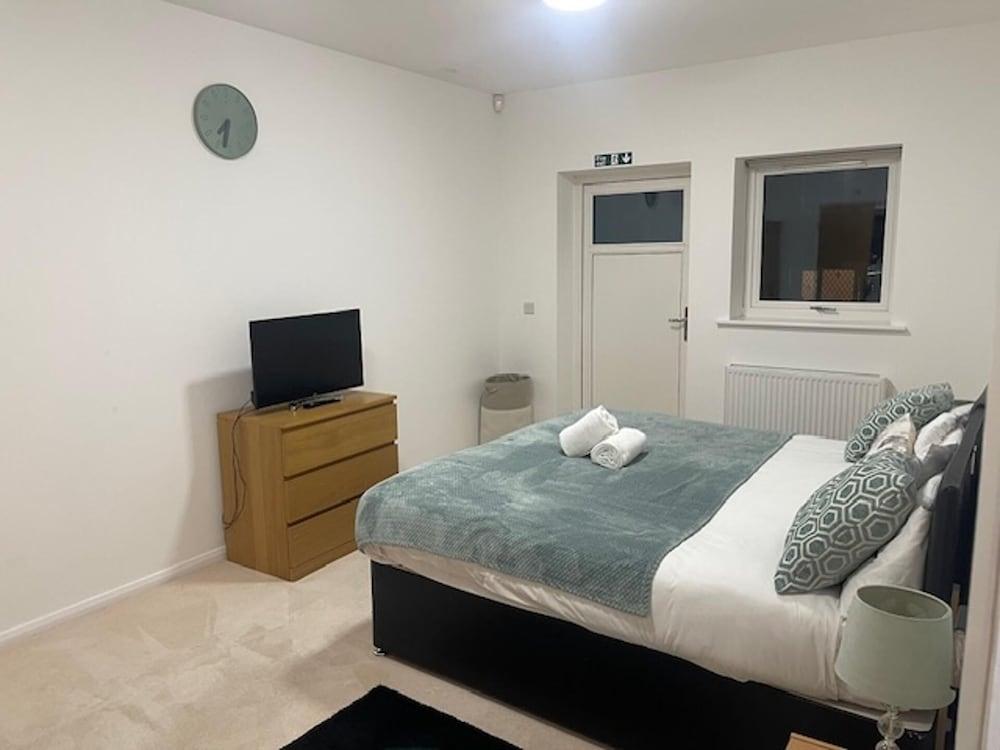 2BR Apt-sleeps 5-accessible-central Dartford