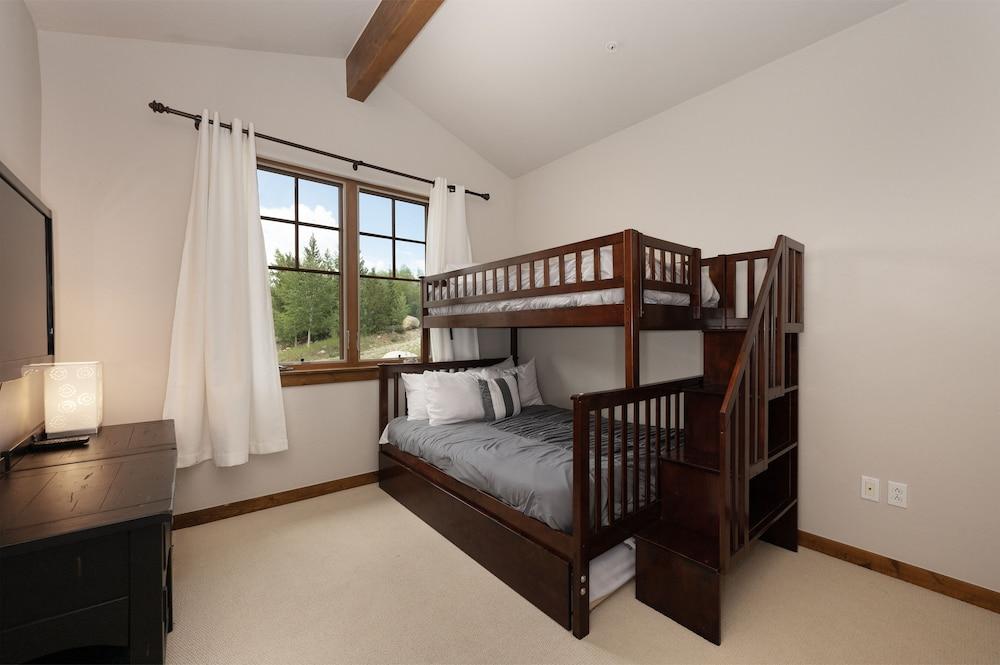 Bear Trail 3 Bedroom Townhouse by RedAwning