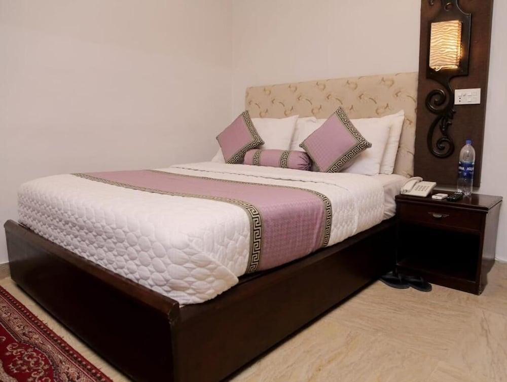 Shelton Hotel Lahore