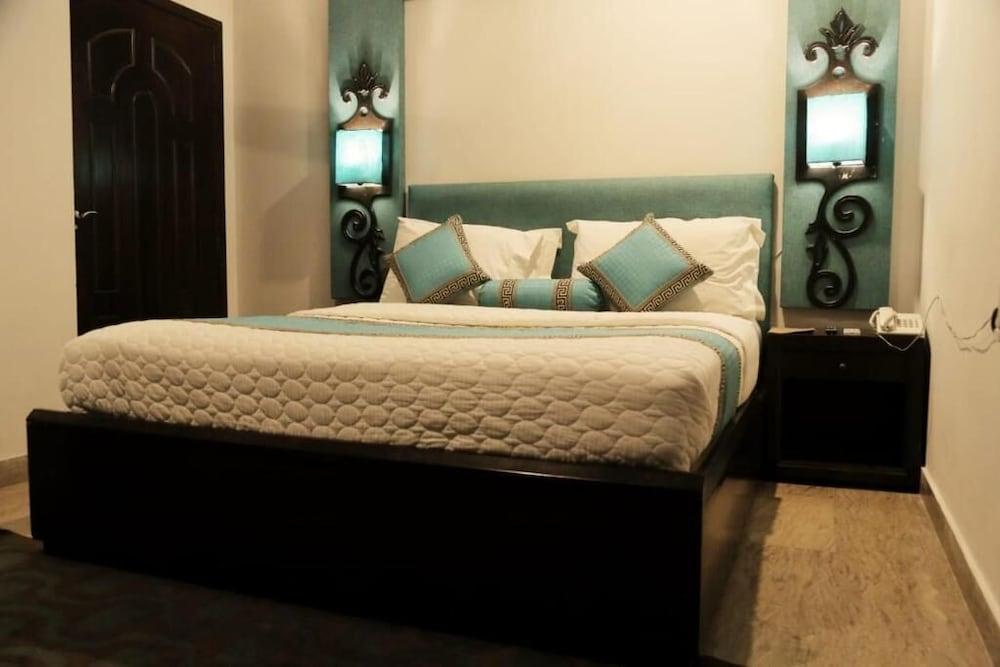 Shelton Hotel Lahore