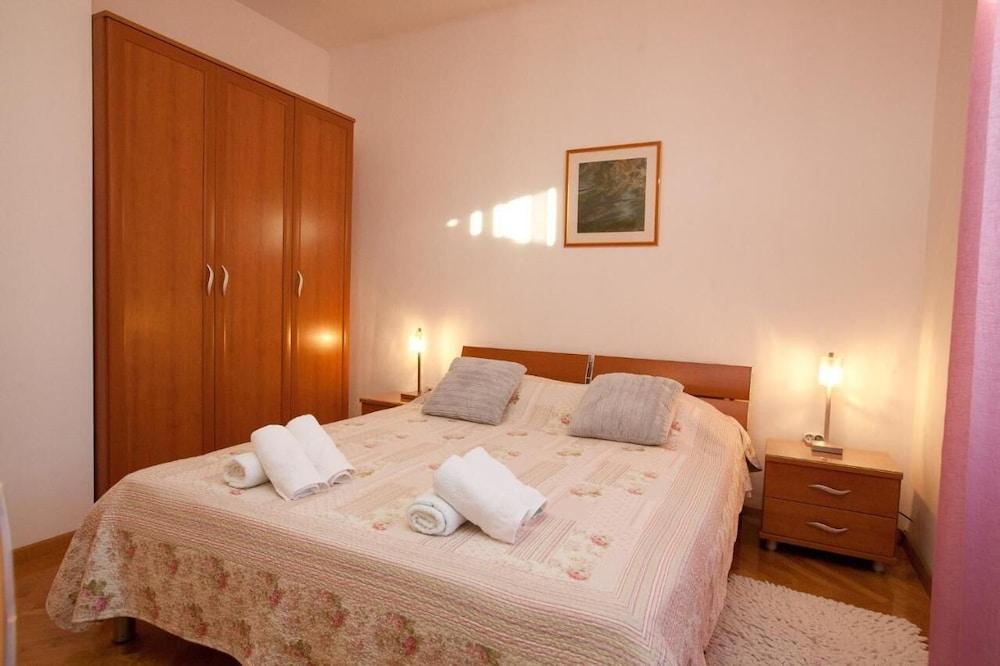 Spacious Apartment Milly With Pool