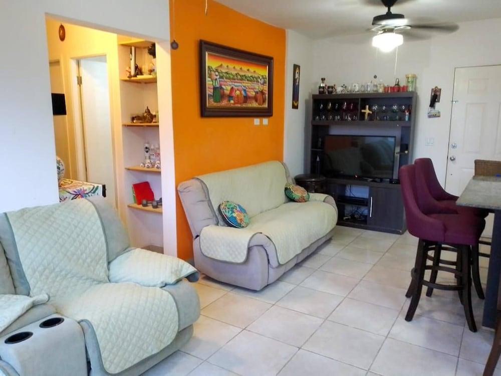 Room in Guest Room - Room in Comfortable Apartment Located on the Beach Very Close to the City