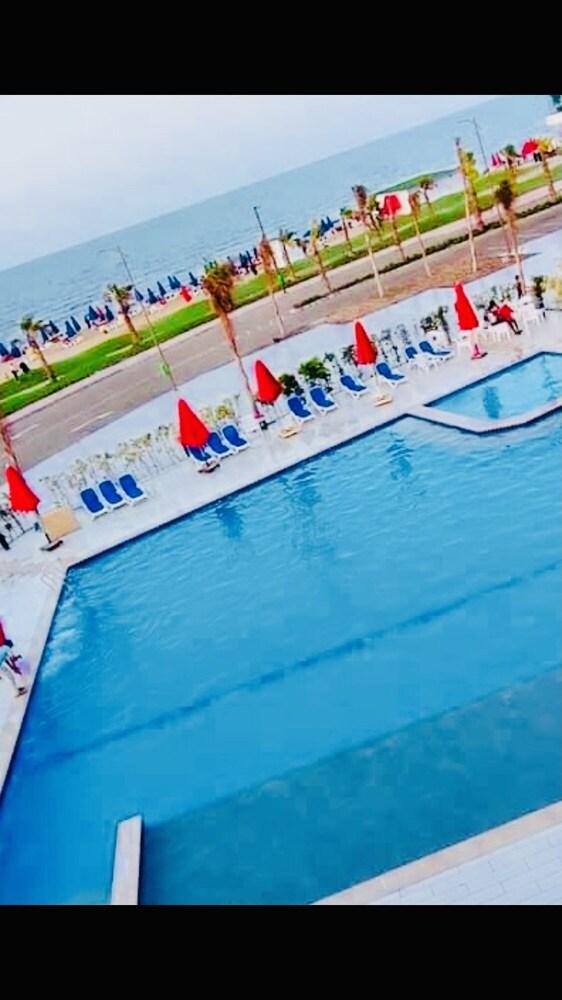 Spacious Beach Hideaway