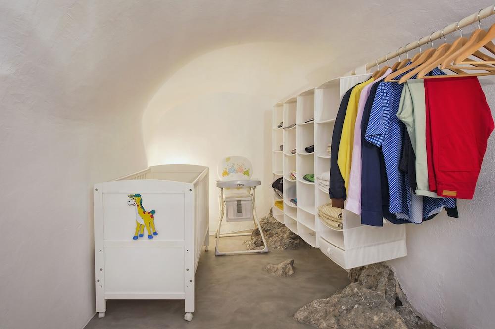 Pyrgos 3-bed Villa, Sleeps 8, With Pool and Aircon