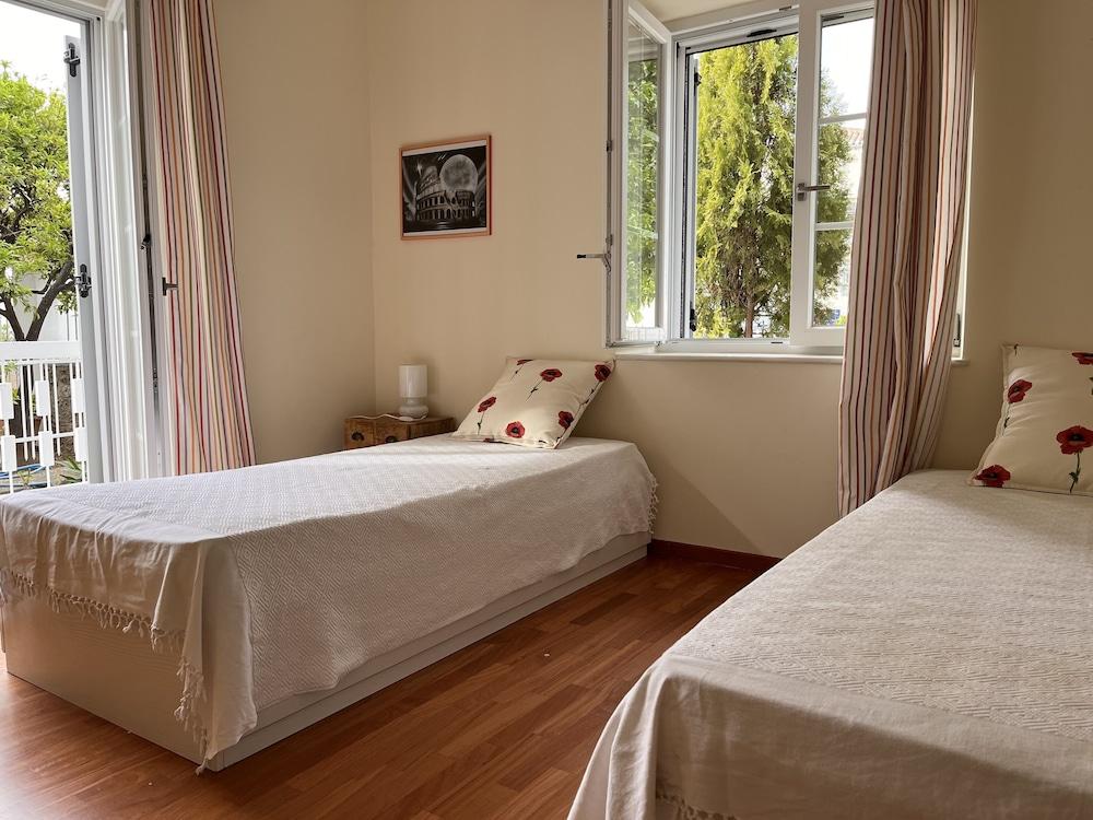 The Elegant Summer House