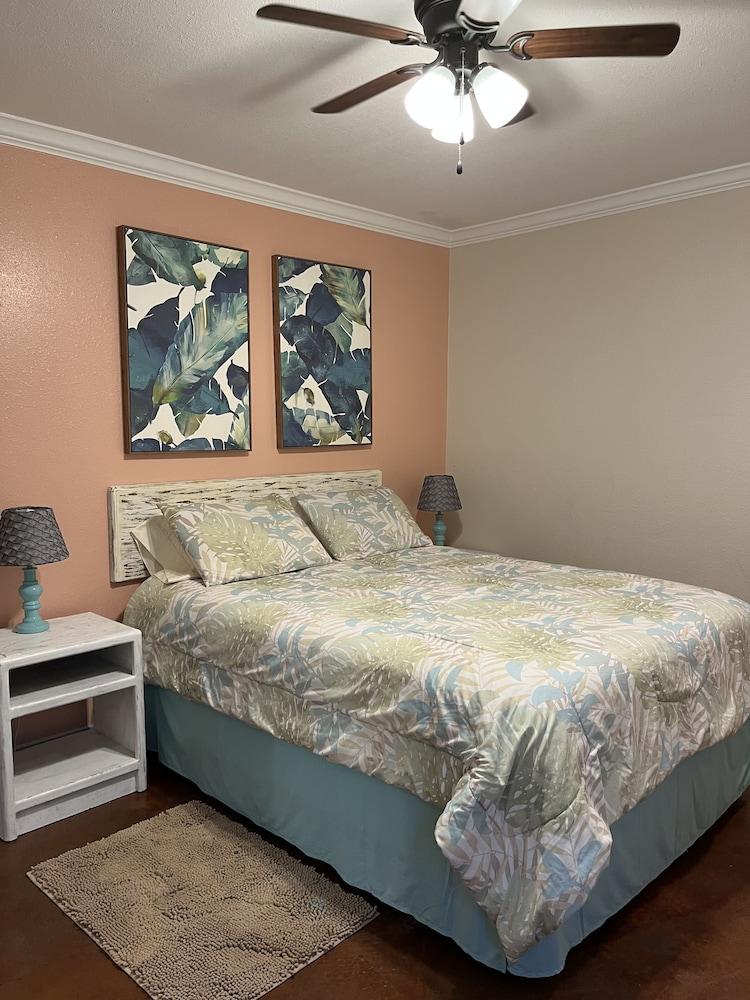 Candlelight Cottages by the Beach