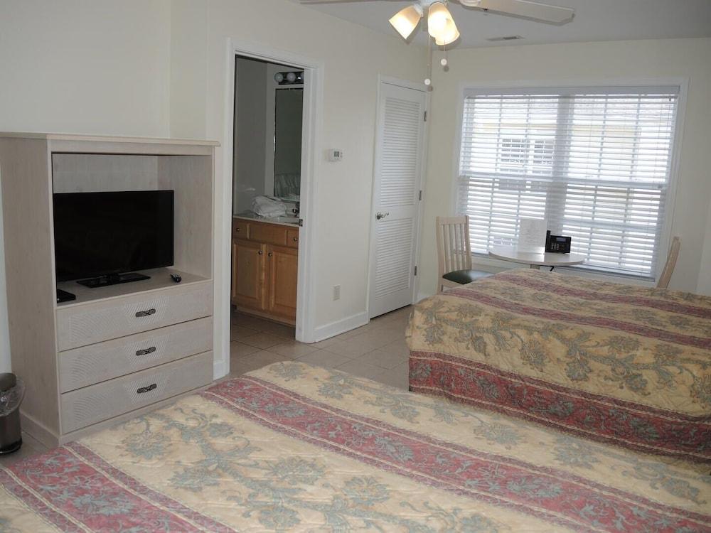 Golf Course View Villa 3009 With Access to Golf Course and Outdoor Pool by Redawning