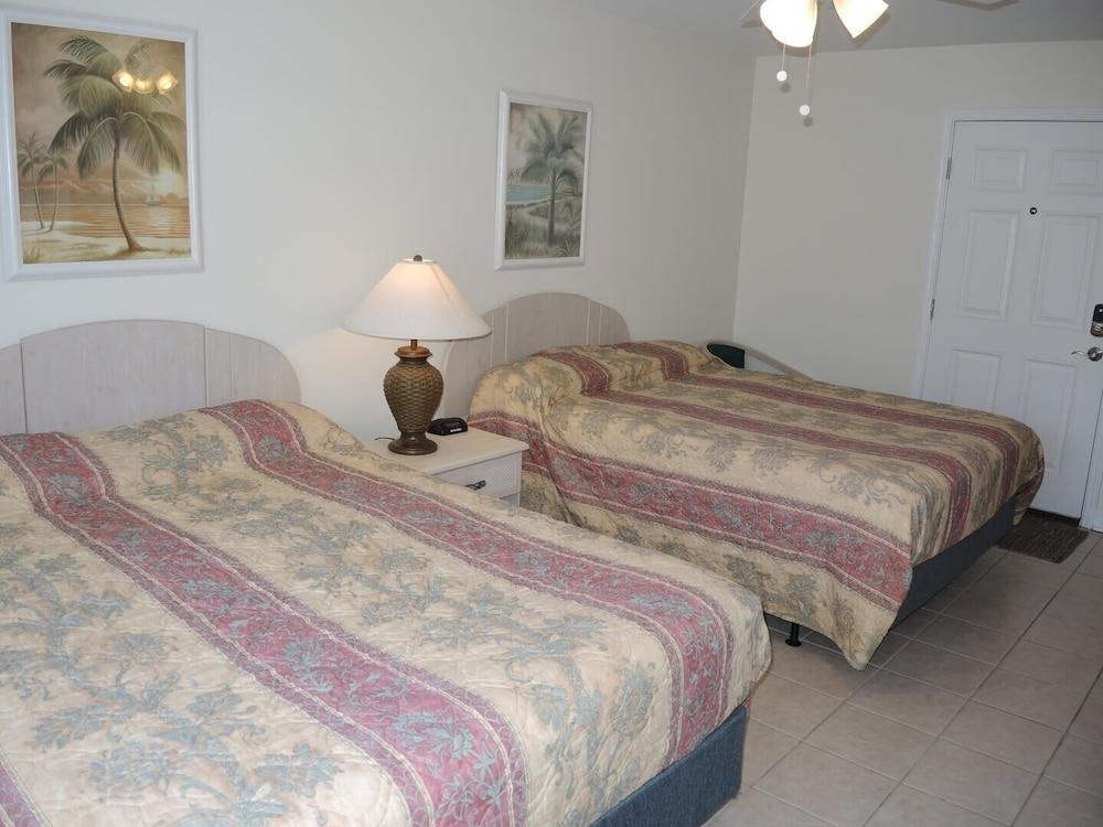 Golf Course View Villa 3009 With Access to Golf Course and Outdoor Pool by Redawning