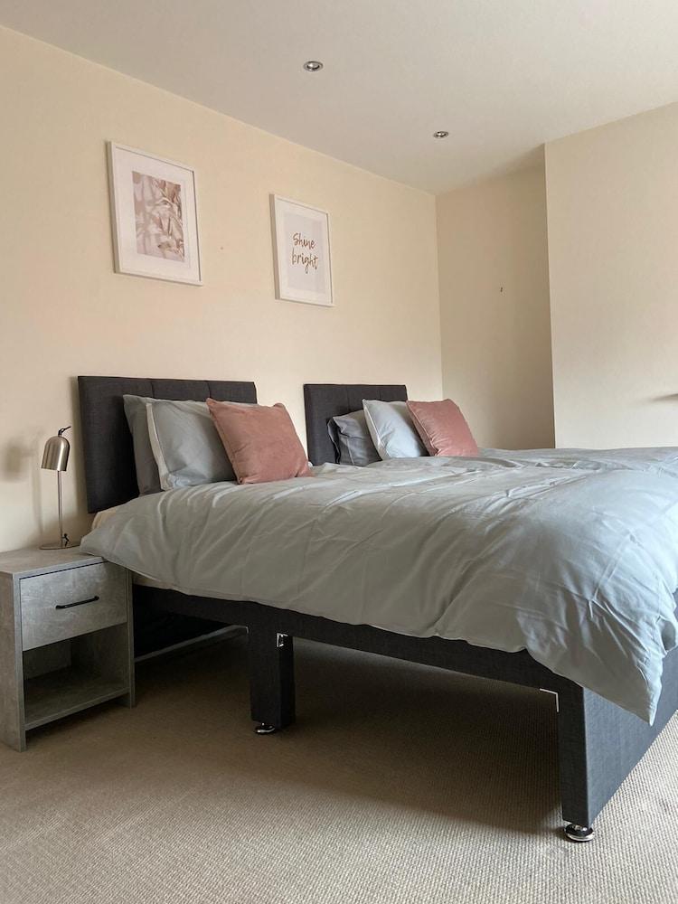 Monthly, Short, Stays 2-bed Apartment in Reading