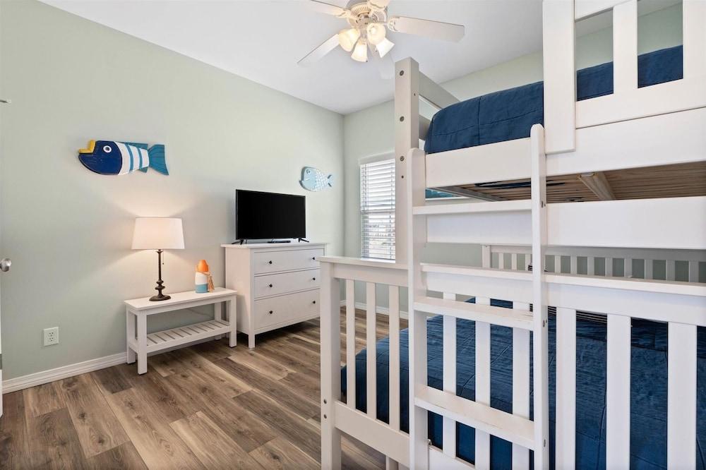 Island Sun - First Row Beach House! Fun And Games Galore - Including A Private Volleyball Pit! 3 Bedroom Home by RedAwning