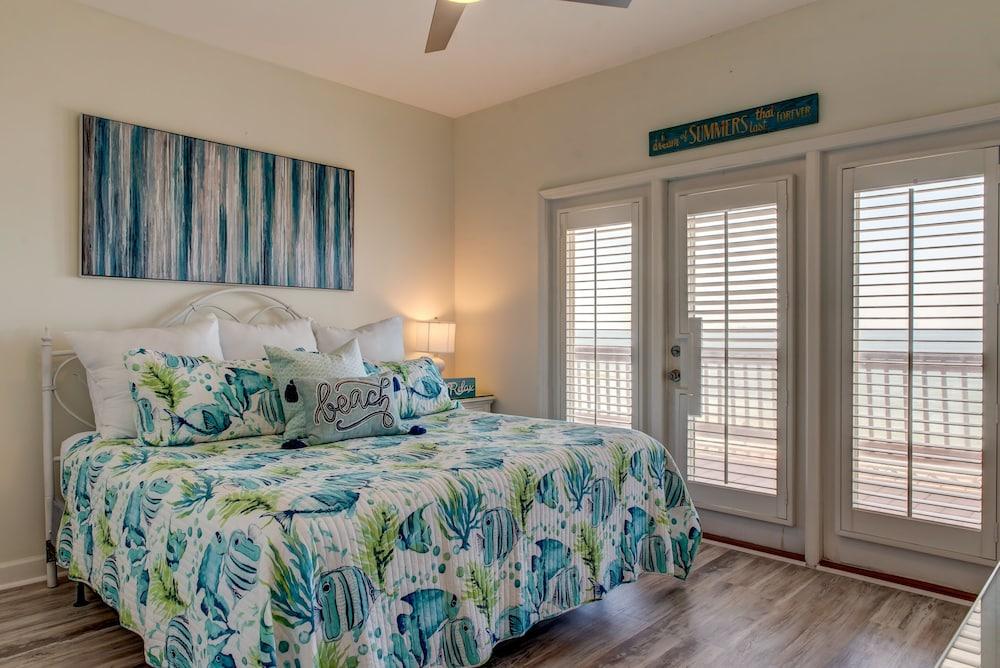 Dauphin Charm - Gulf Front! Pet Friendly - Wrap Around Porch With Observation Deck And Outdoor Seating 4 Bedroom Home by RedAwning