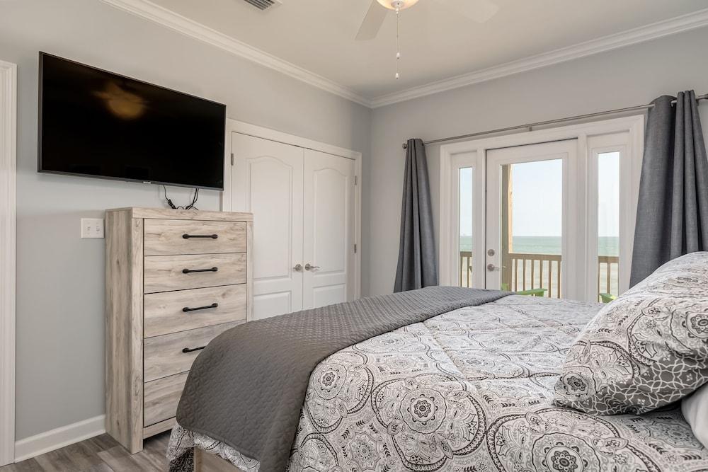 Moasis - Once In A Lifetime Views - 3 Master Suites - Room For Everyone! Make Memories At Moasis! 6 Bedroom Home by RedAwning