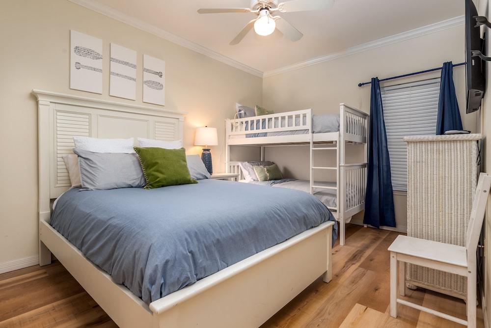 Rambl One - Gulf Facing - Beach Club Amenities Including Two Pools And A Boardwalk! Recently Remodeled And Refurnished 3 Bedroom Condo by RedAwning