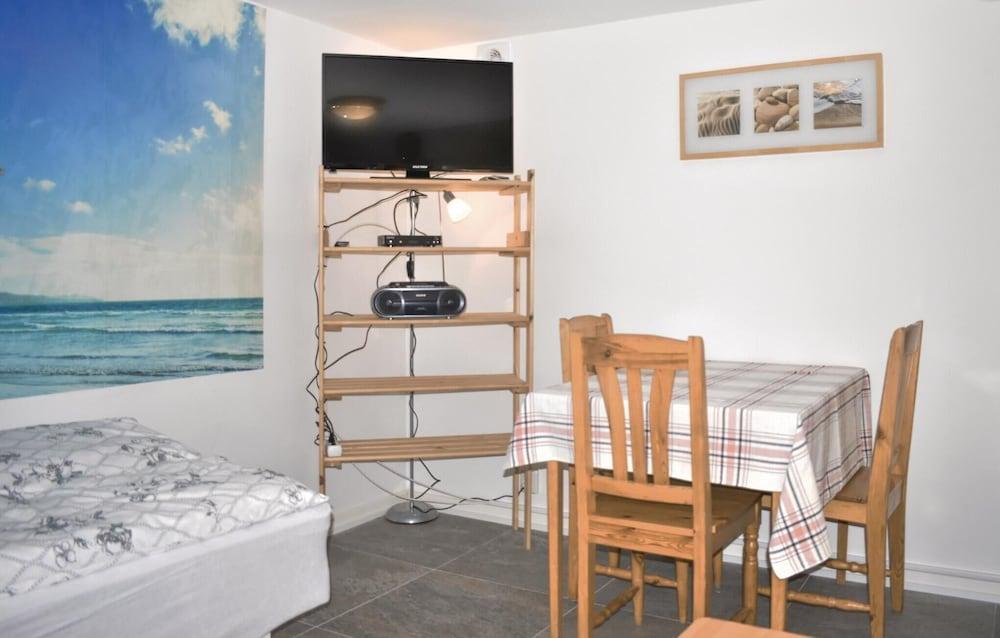 Beautiful Home in Sölvesborg With 5 Bedrooms, Sauna and Wifi