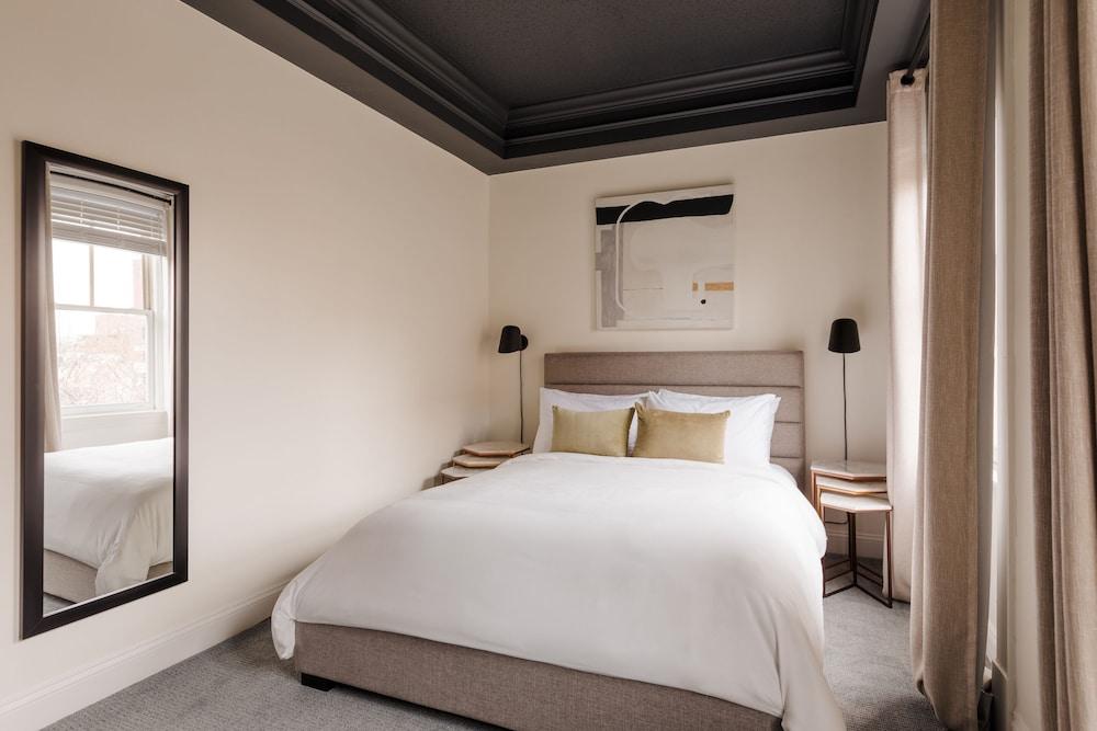 Dupont Circle Embassy Inn by FOUND