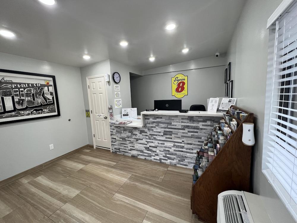 Super 8 by Wyndham Paducah I-24 Exit 4