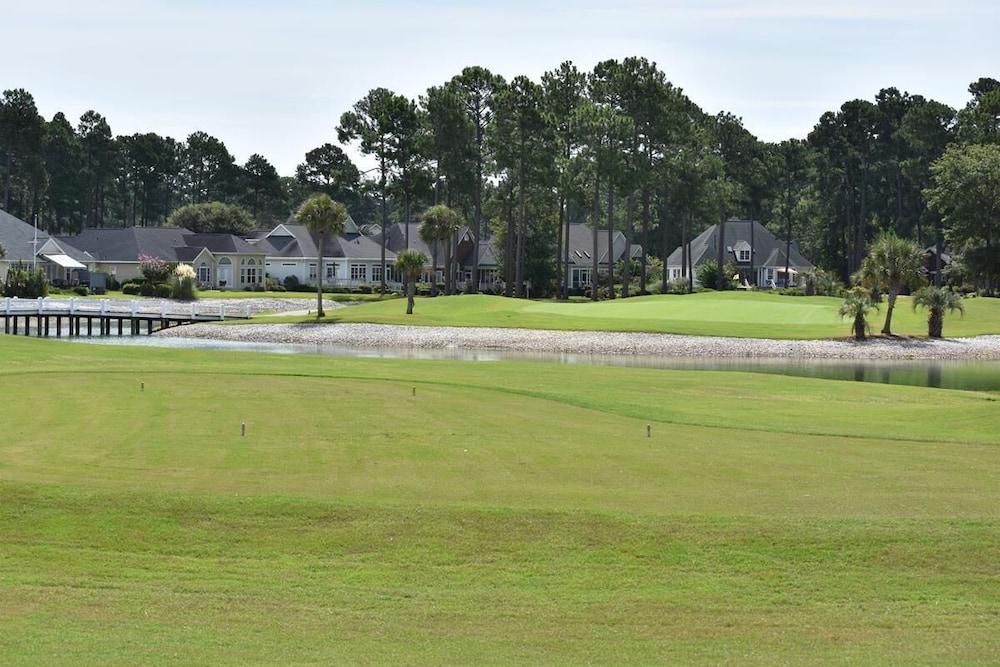 Golf Course Onsite Home 3008L with Outdoor Pool and Resort Amenities by RedAwning