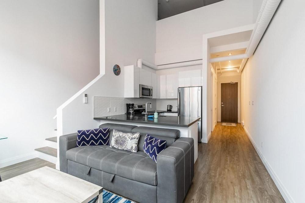 2BR 2 Storey Loft Free Parking Gym