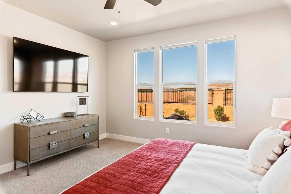 Paseos Poolhouse by RedAwning