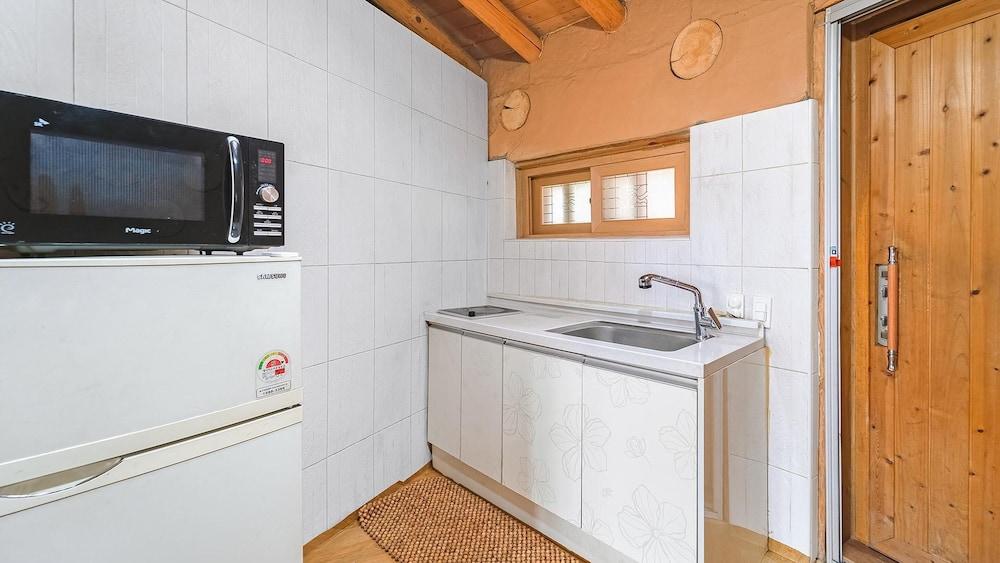 Ganghwa Nadeulgilheulgjib