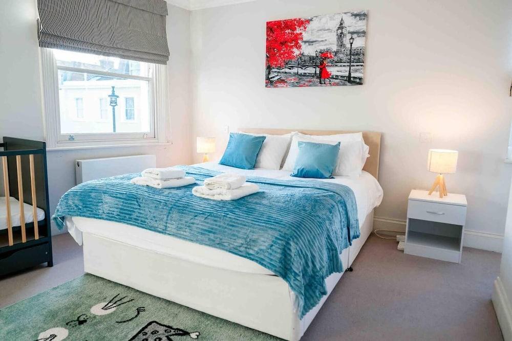 Spacious & Modern 3brs House in Central London