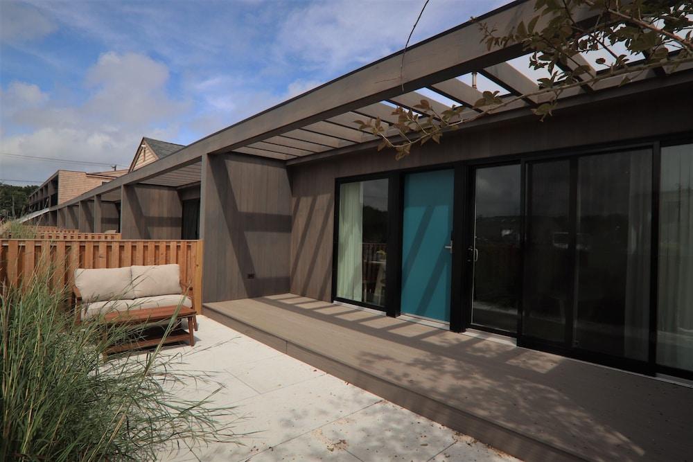 The Shoals Suites and Slips